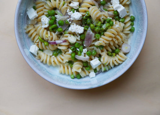Nudeltopf mit Erbsen und Schafskäse - unverpackt & lose